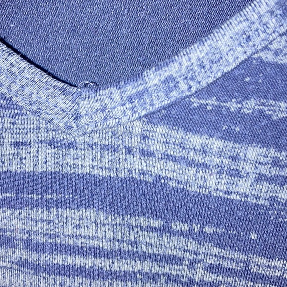 🔥DEAL Gap Top, Size Medium, quarter length sleeve, blue - Picture 5 of 6